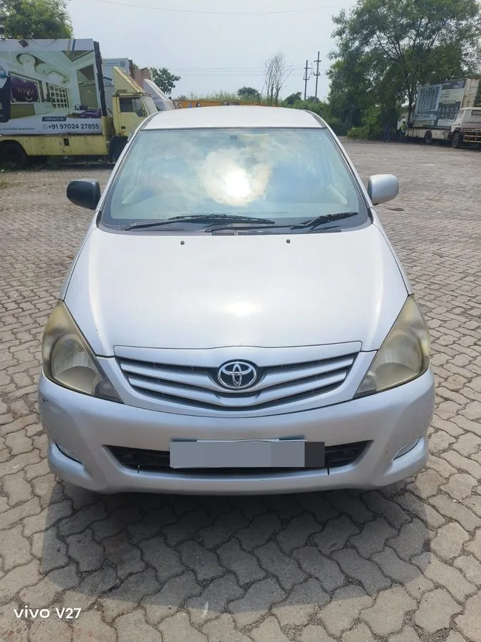 2011 Toyota Innova 2.5 G in Navi Mumbai for sale - ₹3.75 Lakh | GaadiJunction