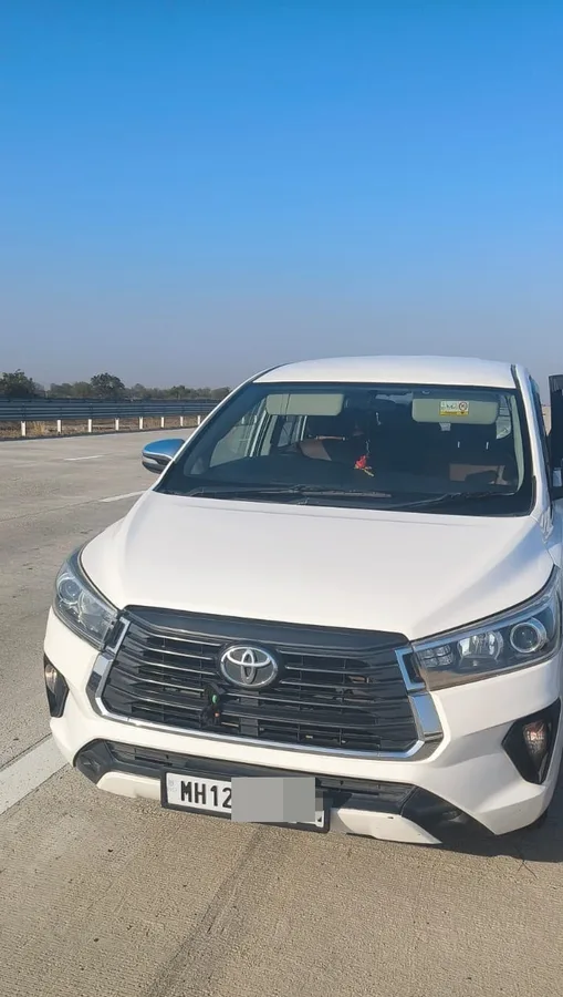 2017 Toyota Innova Crysta 2.4 V  in Mumbai for sale - ₹9.80 Lakh | GaadiJunction